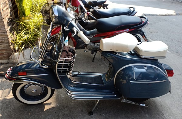 1 Vespa (600 x 394).jpg