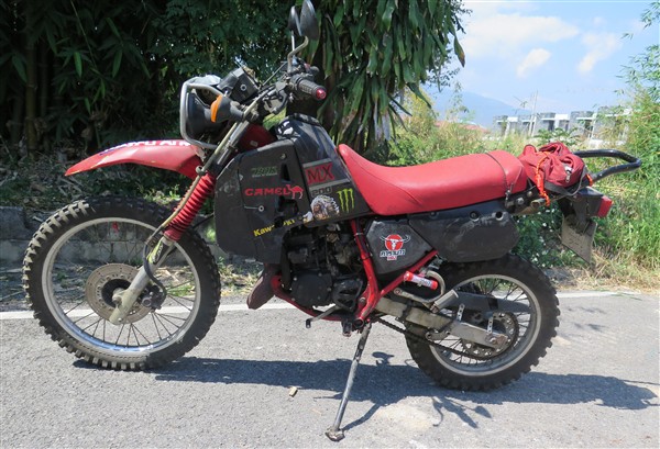 KMX 200 2 (600 x 409).jpg