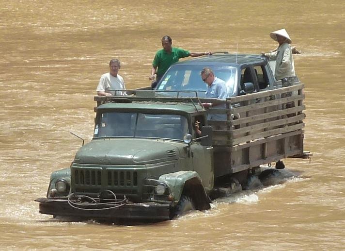 Nam Xan Crossing, 14 May 2012.jpg