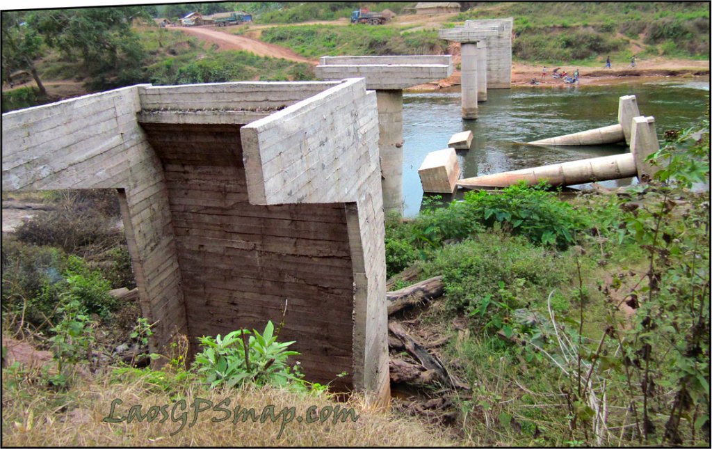 nam-nga-destroyed-bridge.jpg