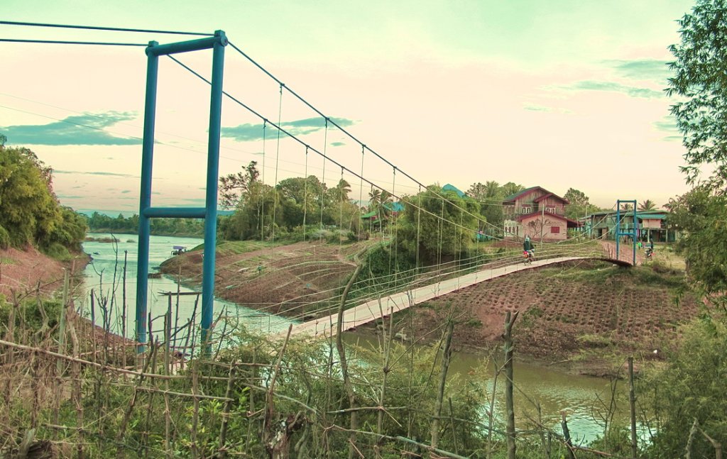 Cable suspension bridge.jpg