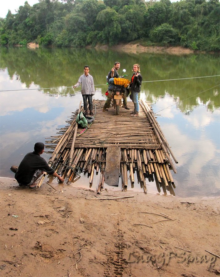 xe-lanong-bamboo-raft.jpg
