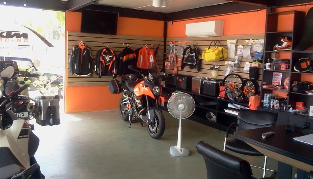 ubon ktm shop.jpg