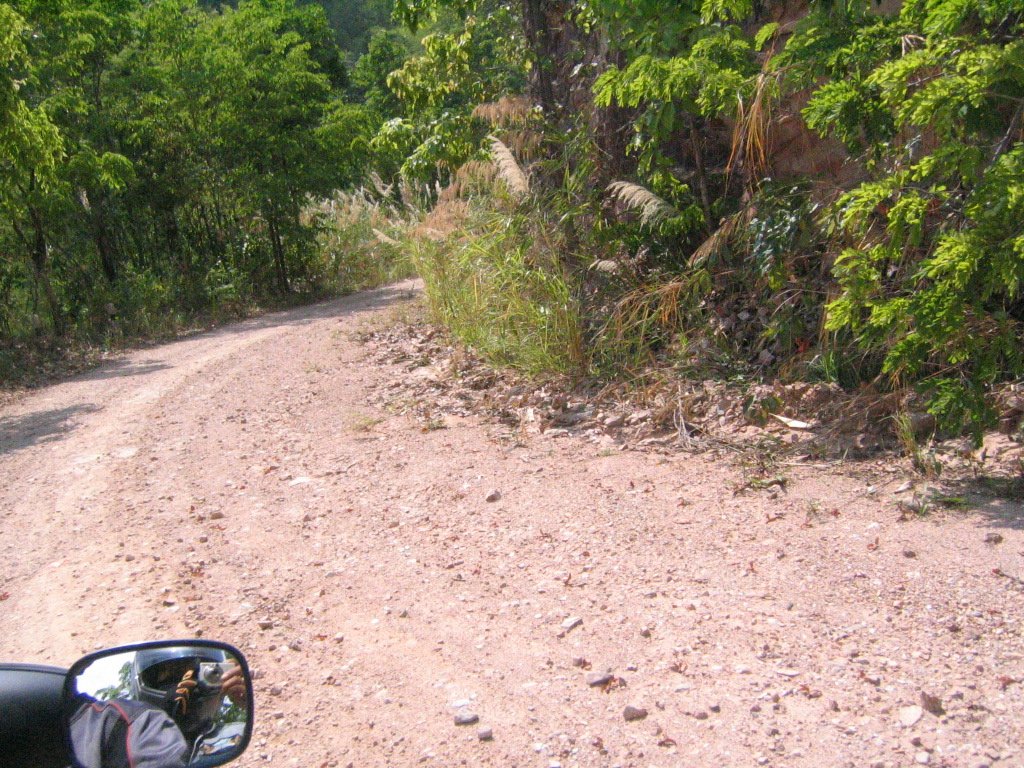 Kanchanaburi tour April 06 023.jpg